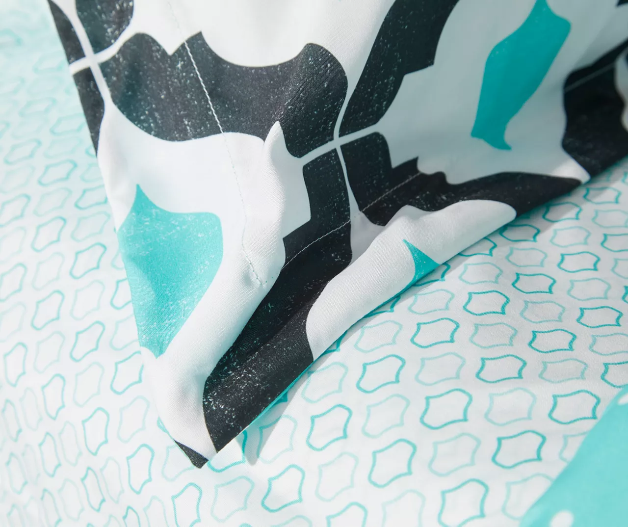 Blue & Black Arabesque Microfiber Full 9-Piece Bed-in-a-Bag Set - Image 4